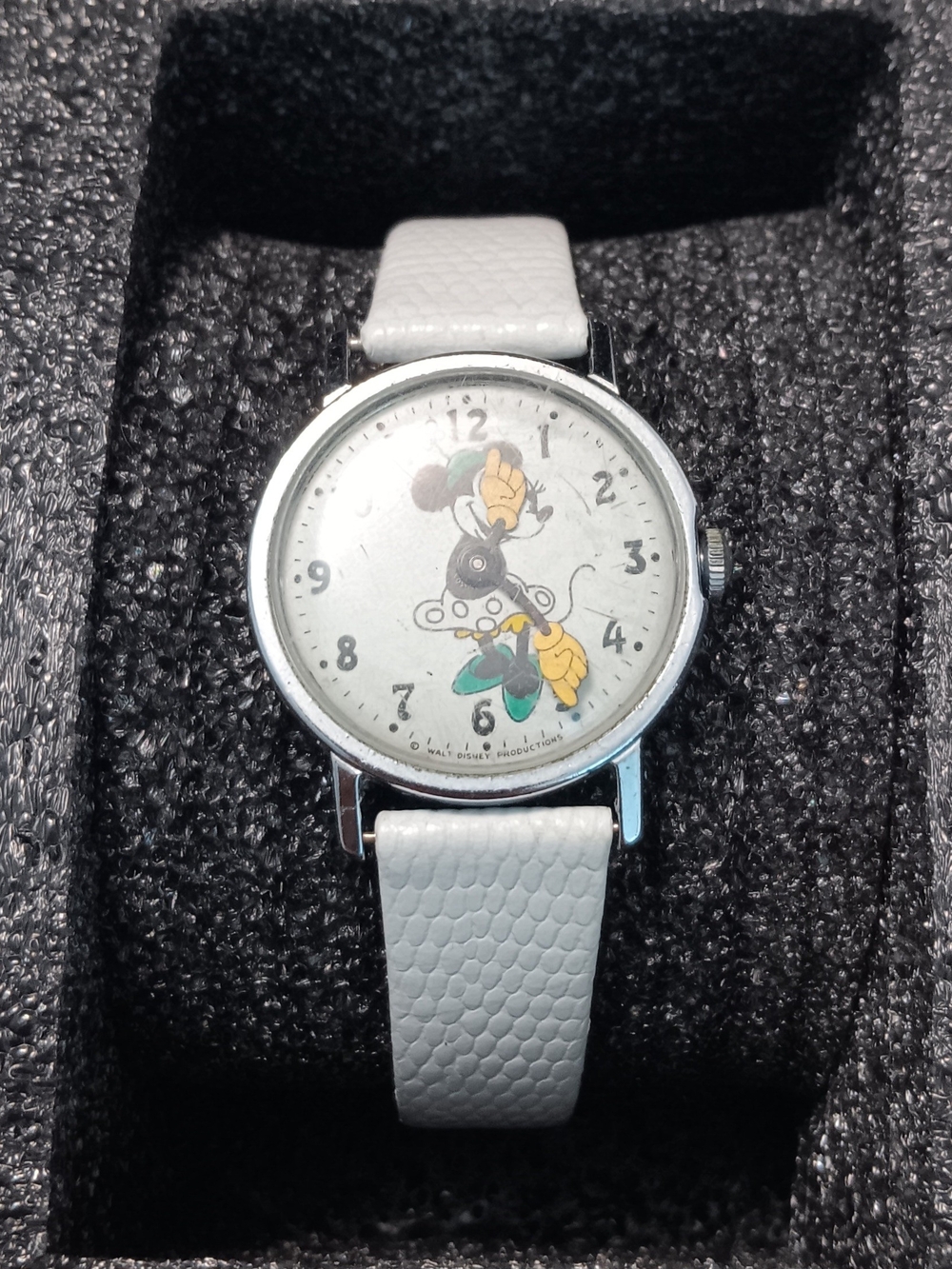 Vintage Disney Hand-Wound Watch Collection with Invicta Limited Edition Case - Picture 8 of 15